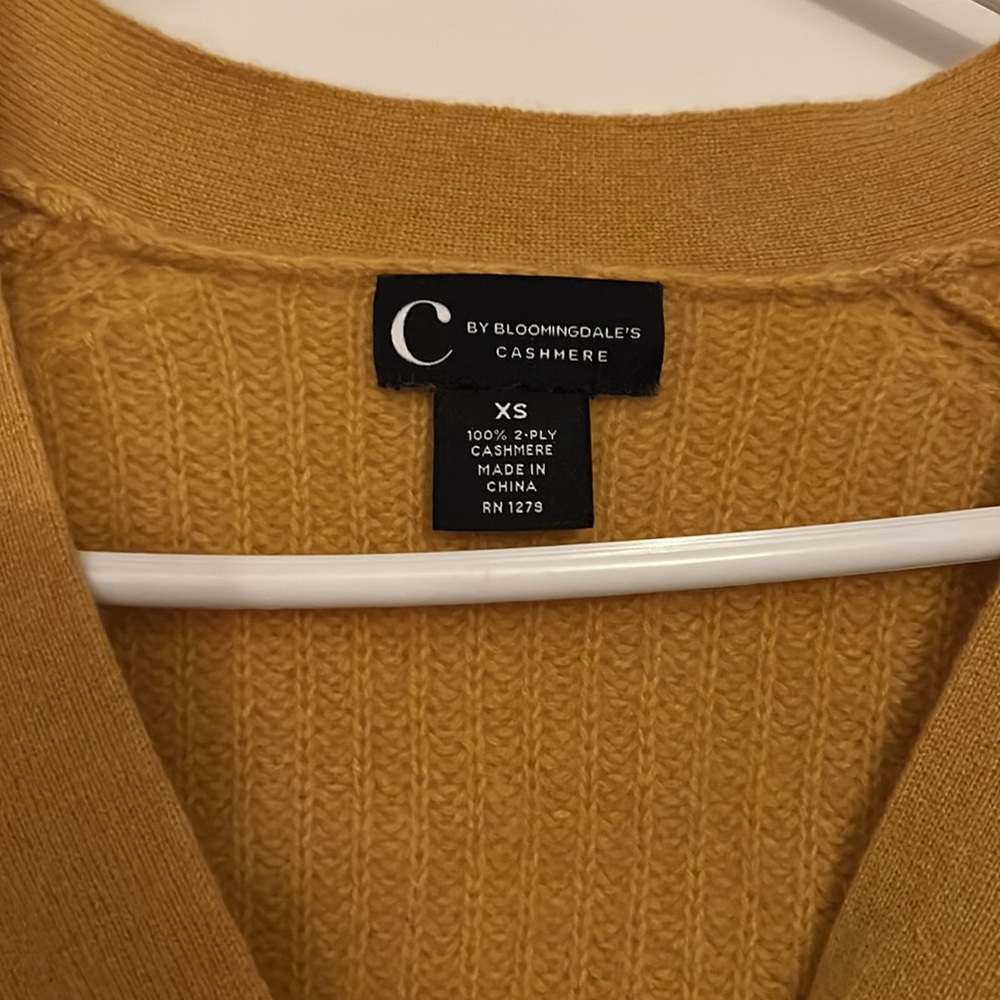 C by Bloomingdale's Cropped Cashmere  mustard yellow/gold Cardigan - Picture 3 of 6